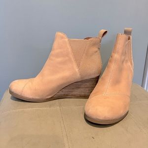 Tom’s Kelsey Wedge Bootie - Size 8